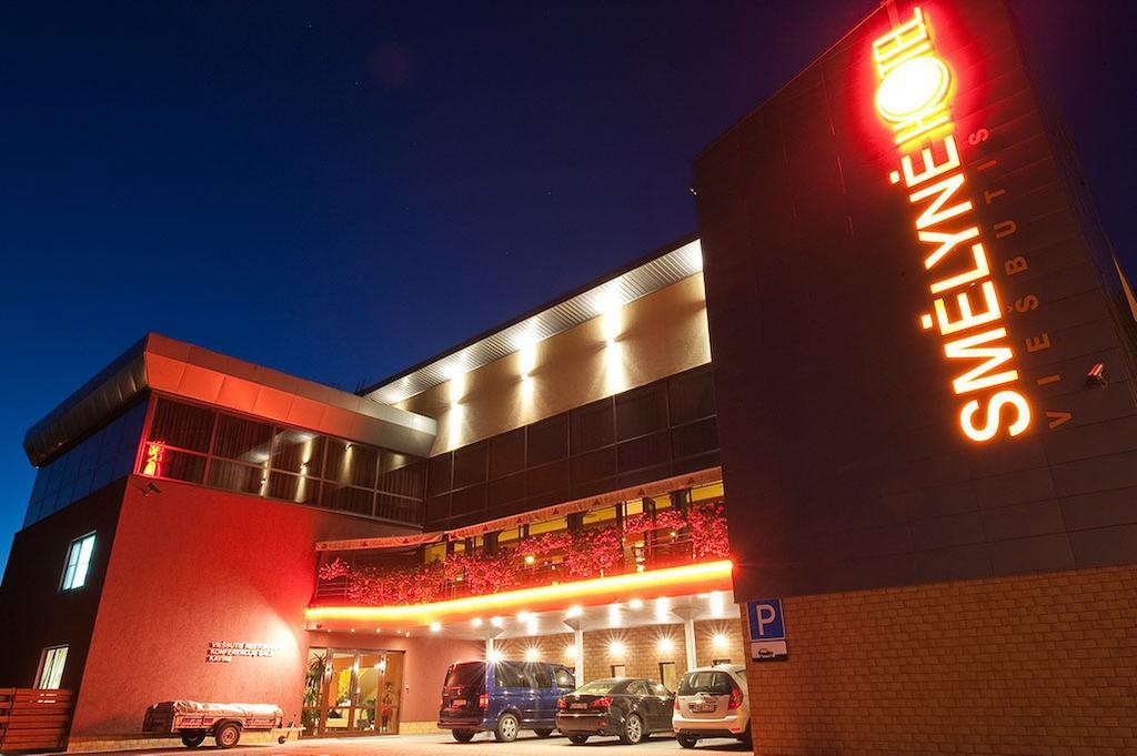 Smelyne Hotel Panevezys Exterior photo